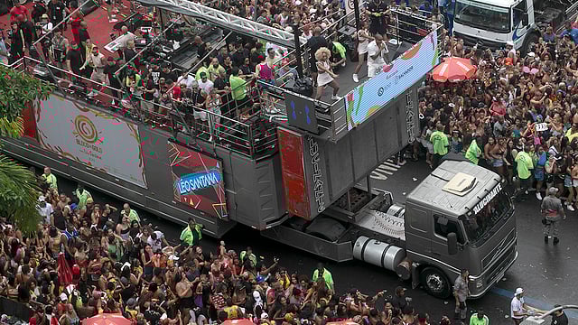 In Pics: The Festive Pre-Carnival 'Bloco Da Gold' Street Party In Brazil