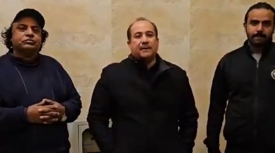Twitter : Rahat Fateh Ali Khan issues clarification after beating a student