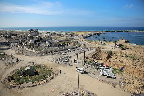 Getty Images : Gaza City's landmark Al-Hassaina Mosque damaged in Israeli bombardment