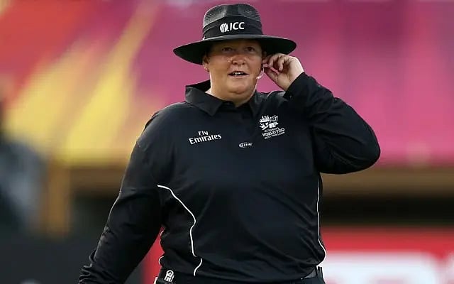 X/ @Cricketracker : England's female Cricket Umpire Sue Redfern 
