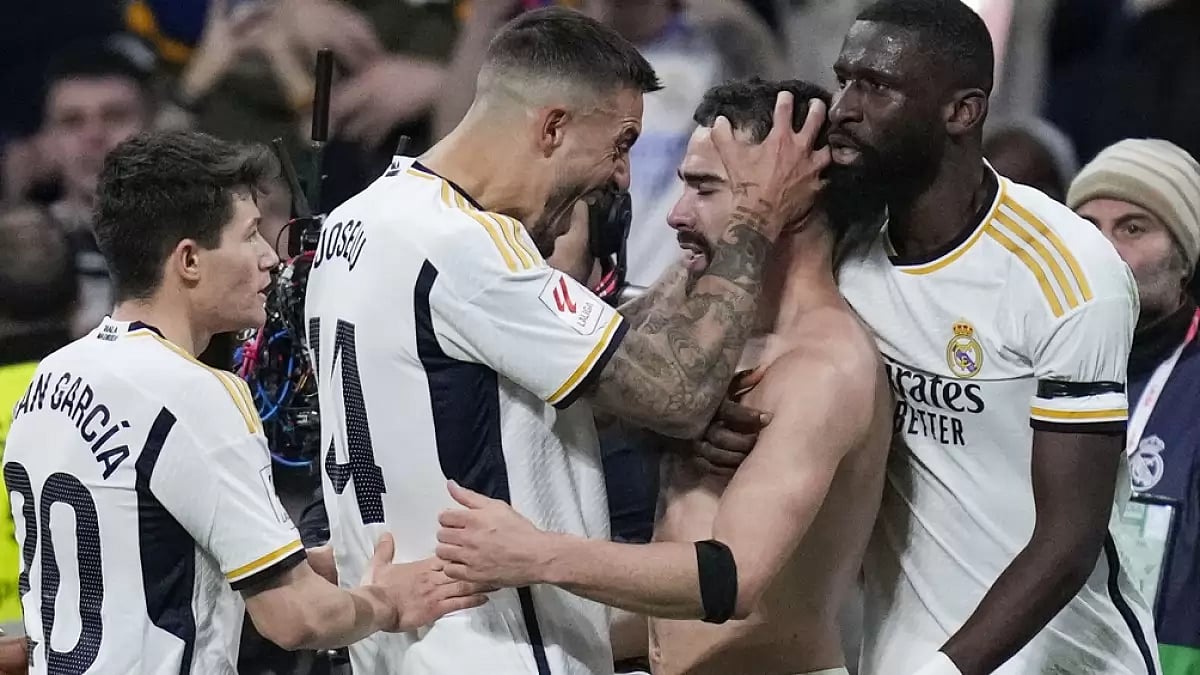 AP : La Liga 2023-24: Real Madrid players celebrate Dani Carvajal's last-gasp winner 
