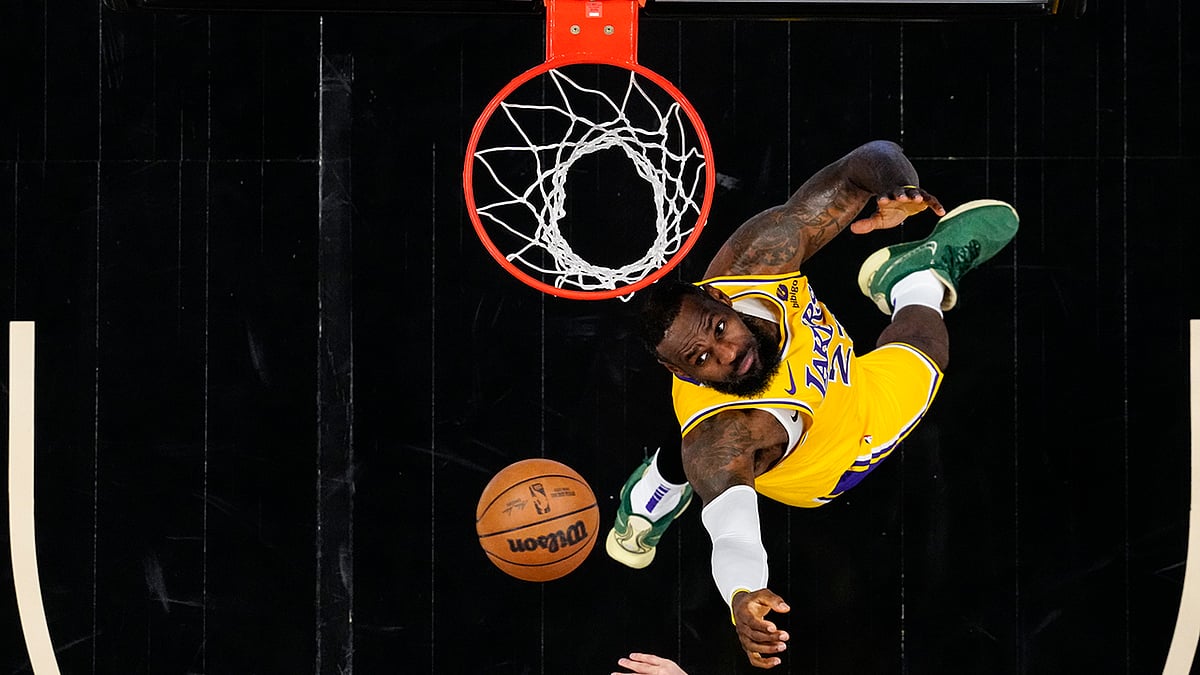 Photo: AP/John Bazemore : NBA: Atlanta Hawks vs LA Lakers