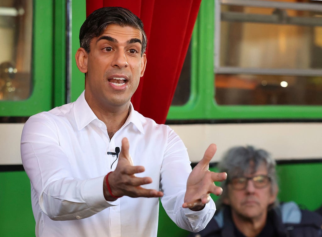 AP : Rishi Sunak faces very vocal resistance against his plans to effectively ban smoking
