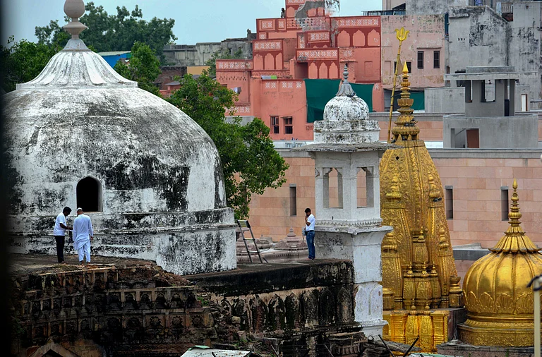 Members of the Archaeological Survey of India's (ASI) team conduct a scientific survey at the Gyanvapi mosque complex, in Varanasi. Representational Photo | - PTI - File Photo