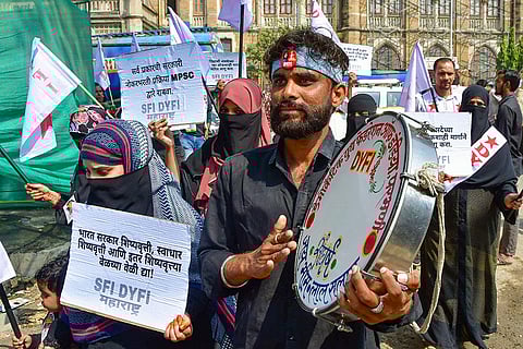 DYFI and SFI activists protest in Mumbai