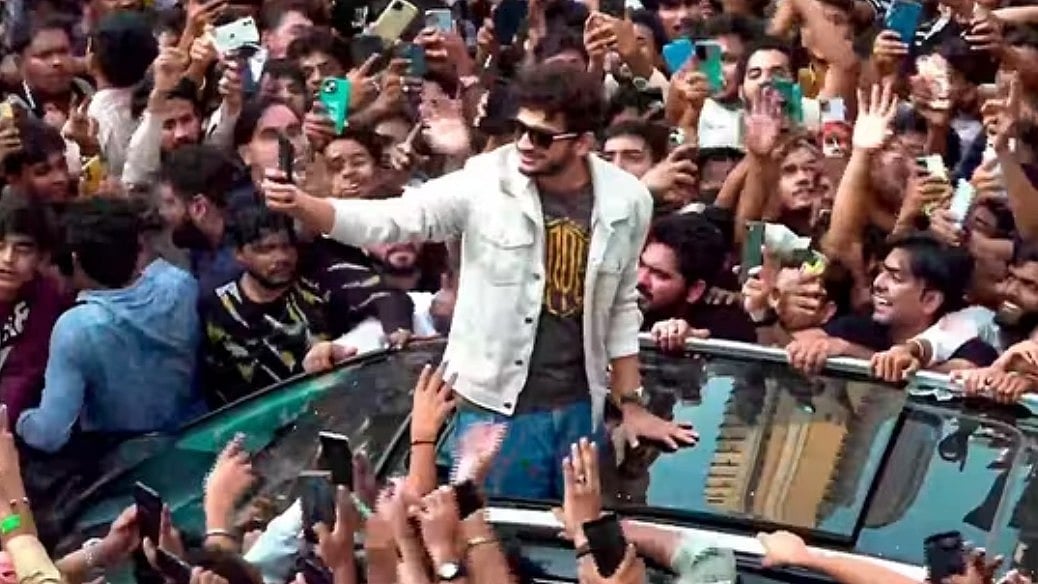 Munawar Faruqui's Fans Welcome Him Post 'Bigg Boss 17' Win