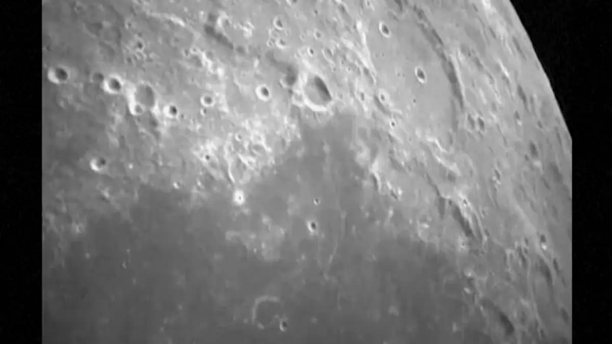 NASA : The image of lunar surface. 