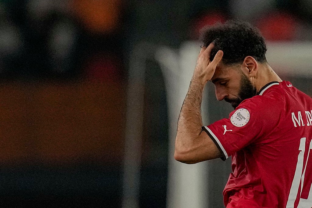  (AP Photo/Themba Hadebe) : Egypt's Mohamed Salah leaves the field after sustaining an injury during the African Cup of Nations Group B soccer match between Egypt and Ghana in Abidjan, Ivory Coast, Thursday, Jan.18, 2024
