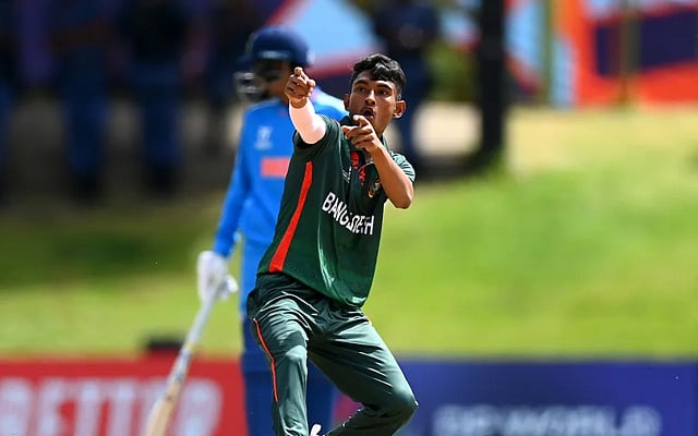  X/ @Cricketracker : Bangladesh bowler Maruf Mridha during the IND Vs BAN U-19 World Cup match in Bloemfontein
