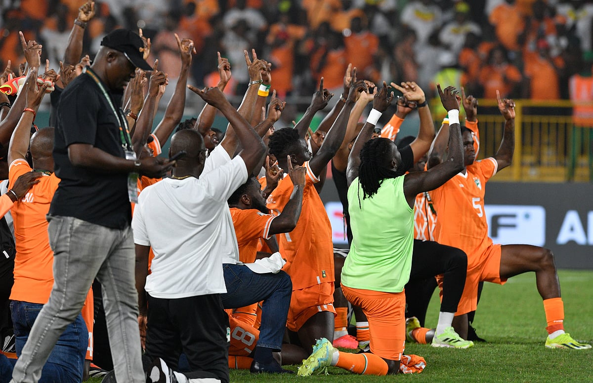 X/ CAF : AFCON 2023: Ivory Coast players celebrate after beating Senegal