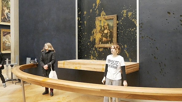 Getty Images : Mona Lisa Vandalized with Soup