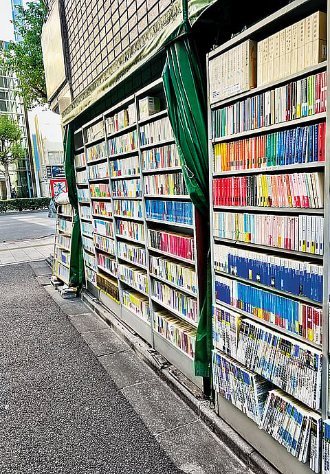 Unmanned bookshelves in Chiyoda City