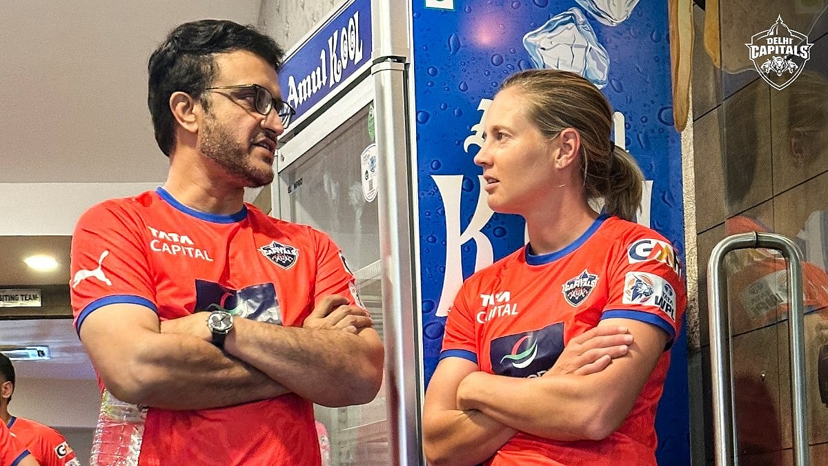 Photo Courtesy: X/ @DelhiCapitals : Delhi Capitals' Director of Cricket Sourav Ganguly discussing with captain Meg Lanning before the first match against Mumbai Indians in WPL 2024.