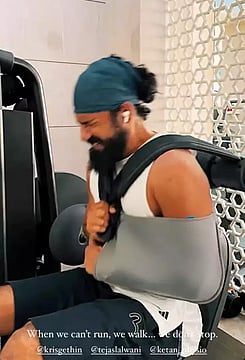 Vicky Kaushal Works Out With Arm Sling, Says ‘Recovery Mode On’