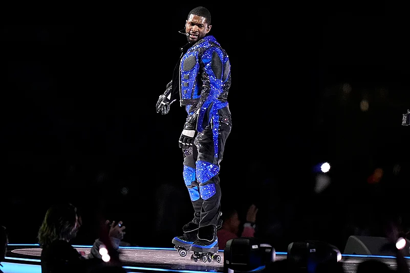 Super Bowl Football: Usher and Alicia Keys 