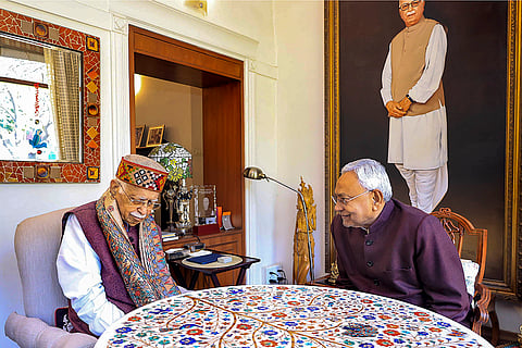 Nitish Kumar met LK Advani