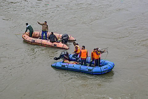 Man jumps into Jhelum in J&K