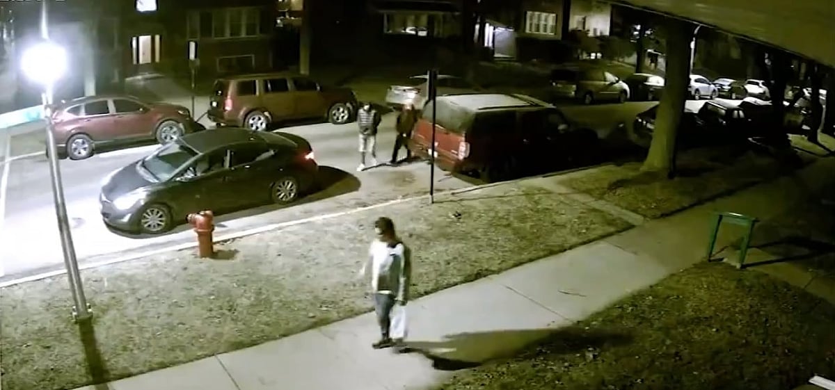 X : The screengrab of CCTV footage in which two robbers are seen approaching towards Indian student |