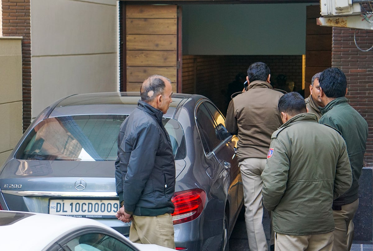 PTI : ED raided the residence of Delhi CM Kejriwal's personal secretary and other AAP leaders in a money laundering case |