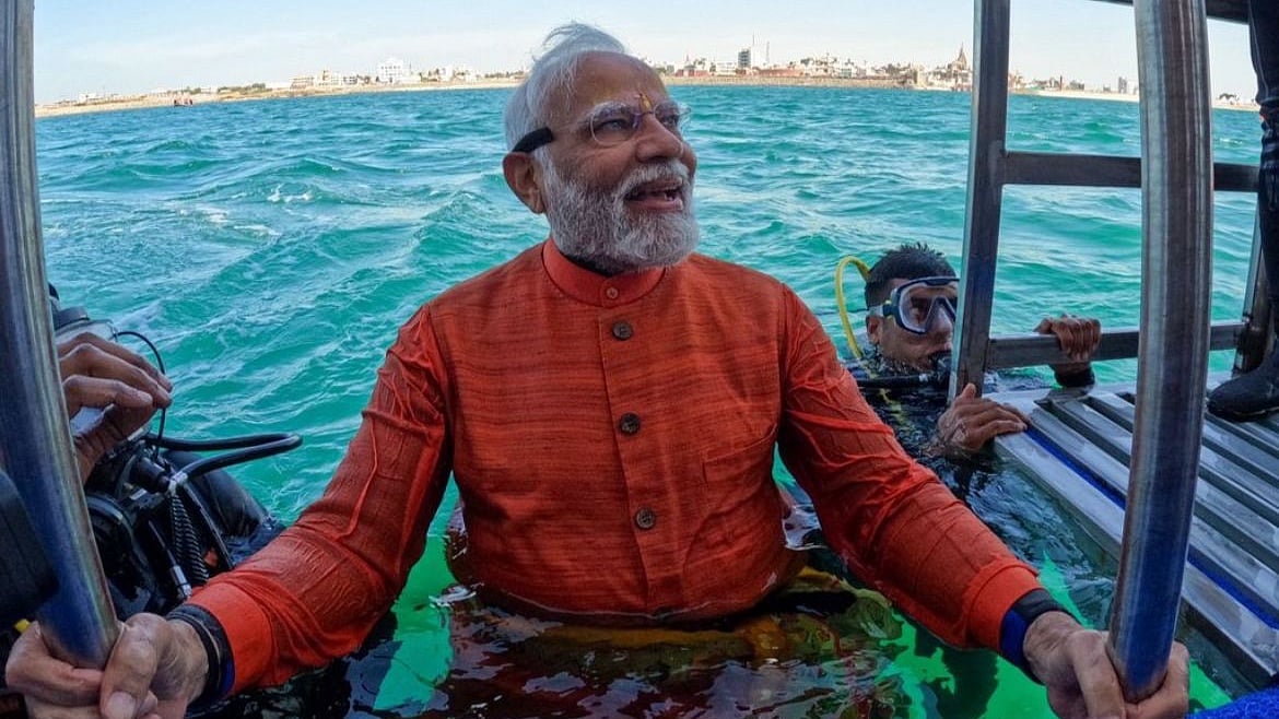X/@narendramodi : PM Modi Dives Into Arabian Sea For Underwater Prayers