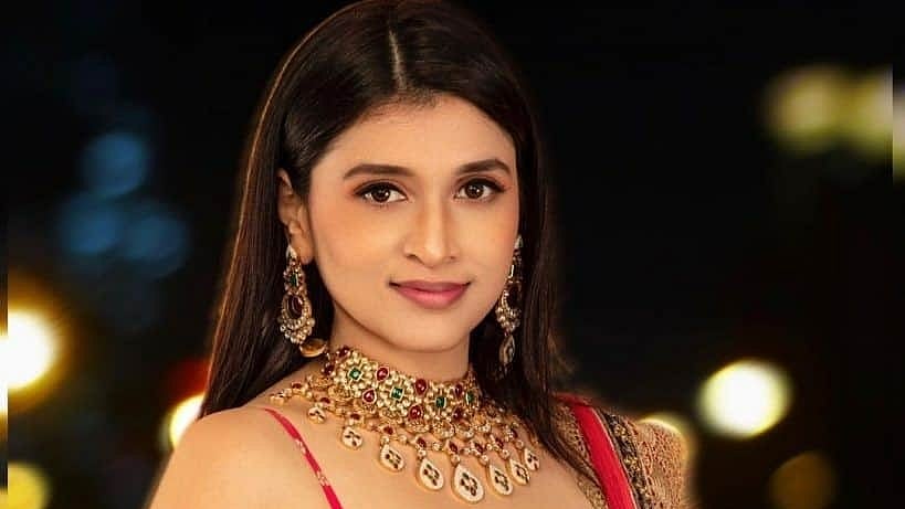 X : Mannara Chopra 