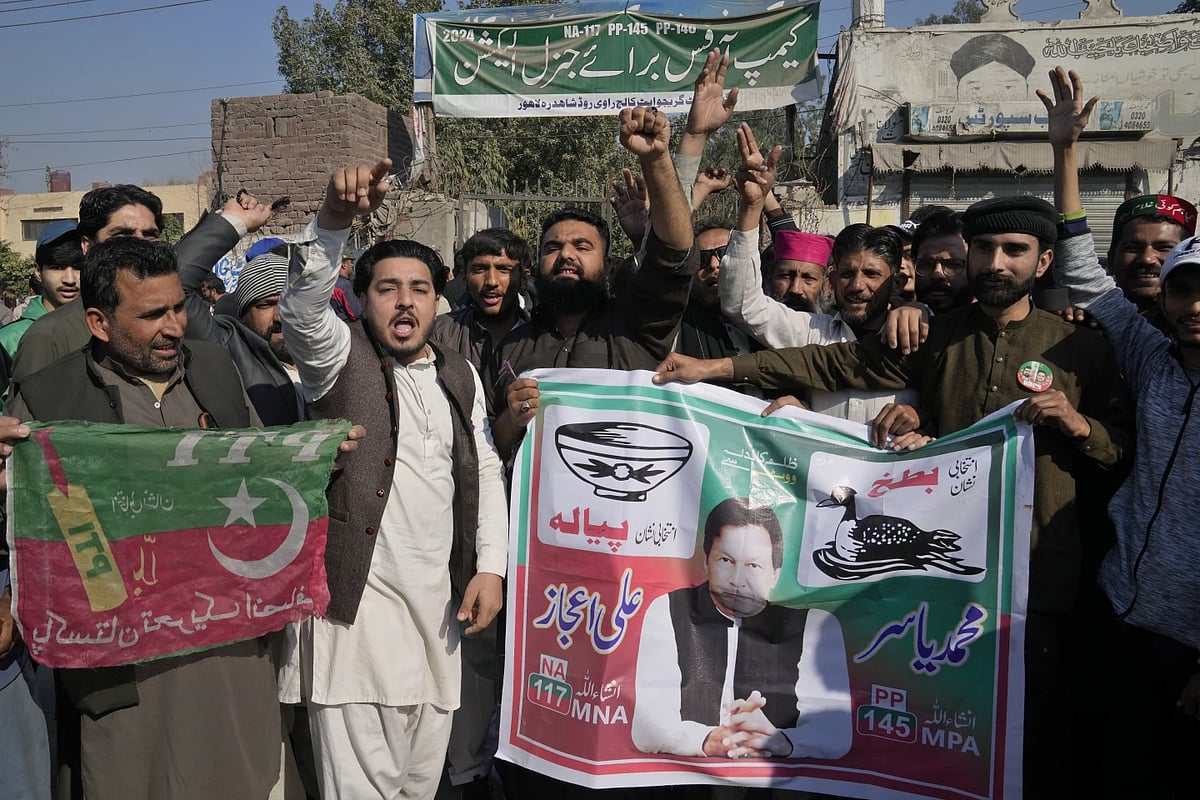 AP : PTI supporters holding protest in Pakistan | 