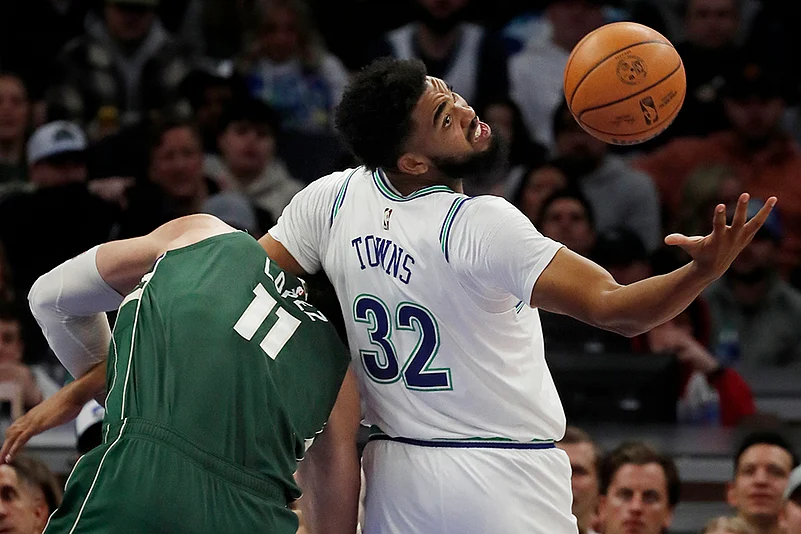 NBA 2023-24: Milwaukee Bucks vs Minnesota Timberwolves