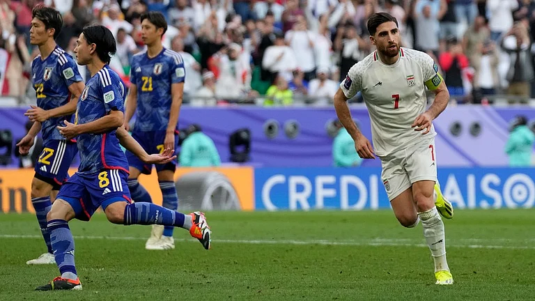 Jahanbakhsh scores the last-minute penalty against Japan - Photo: AP