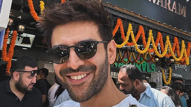 Kartik Aaryan Digs Bengaluru's Culinary Delights: 'Soch Raha Hoon Food Blogger Ban Jaun’