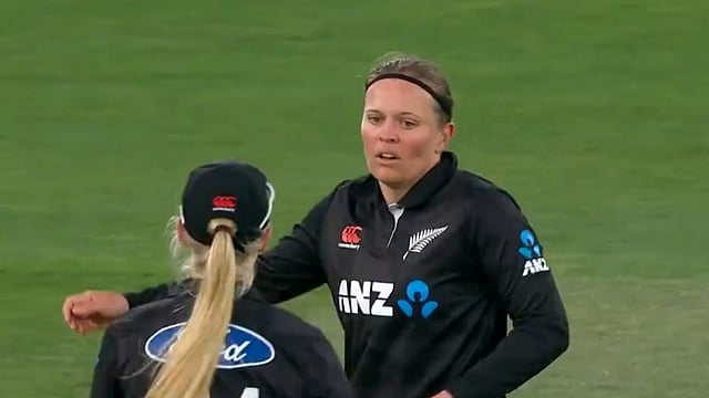 WPL 2024: Gujarat Giants Rope Sign Lea Tahuhu