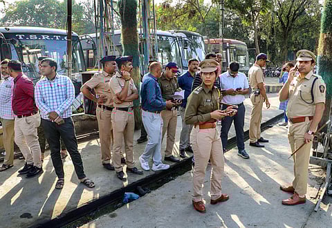 Police inspect MSRTC Bus Depo after bomb threat