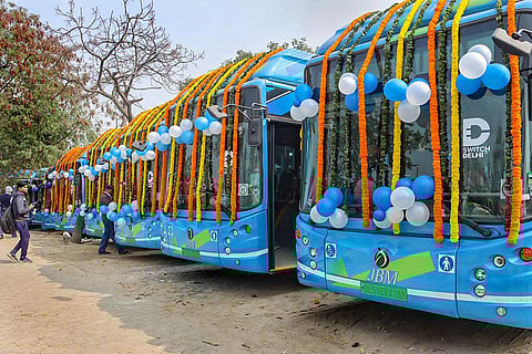 350 electric buses launched by Delhi Govt