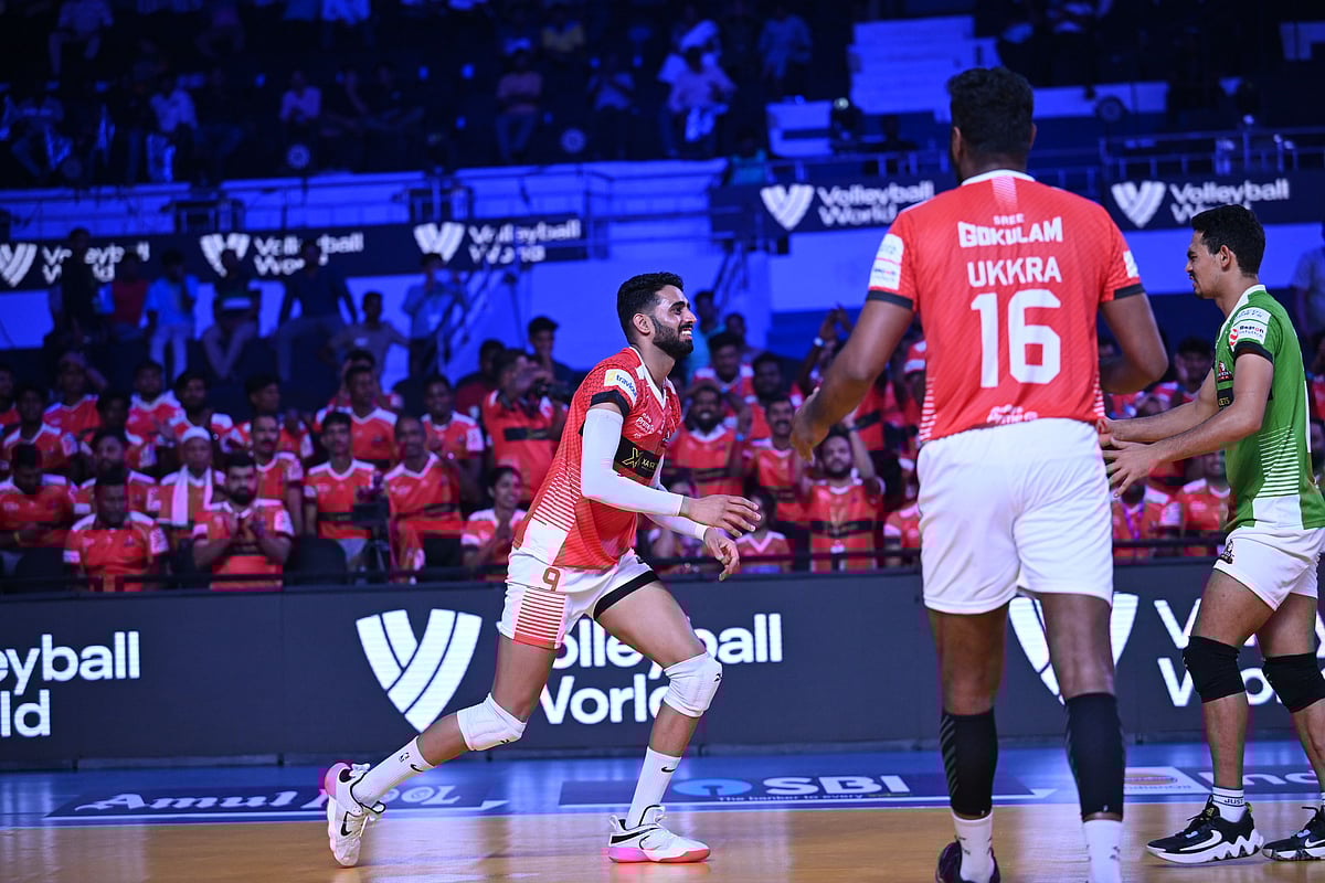 Chirag Yadav (left) in action for Calicut Heroes during their Prime Volleyball League 2024 match against Kochi Blue Spikers on Friday, February 17. - null