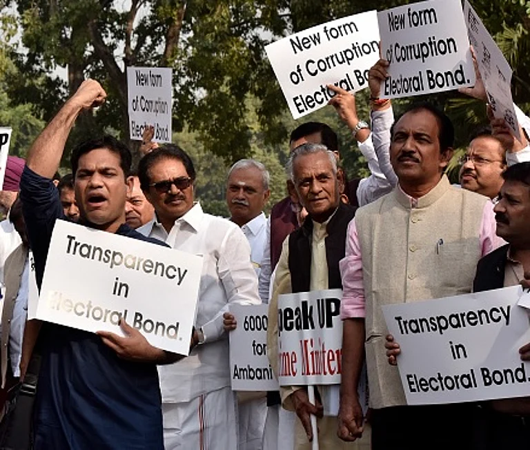 MPs protest against the issue of electoral bonds in the Parliament premises during the Winter Session, demanding that Prime Minister Narendra Modi breaks his silence over it, on November 22, 2019 in New Delhi, India - Mohd Zakir/Hindustan Times via Getty Images)