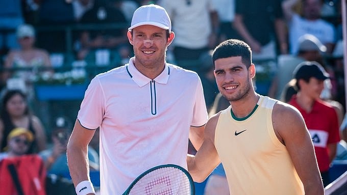 (Photo: X|Argentina Open) : Carlos Alcaraz right, Nicolas Jarry Left, ahead of their semi-final match at Argentina Open 2024. 