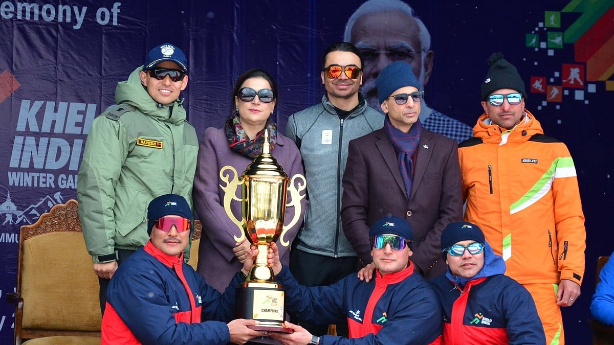 Khelo India : The Army team that won the overall championship at the Khelo India Winter Games 2024 which concluded in Gulmarg on Sunday, February 25.