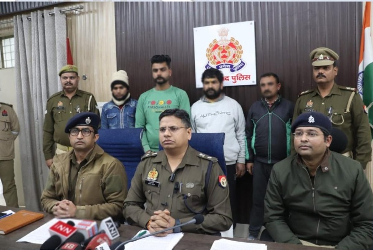 X/Moradabad Police : Moradabad Police arrests 4 members of VHP regarding cow slaughter case.