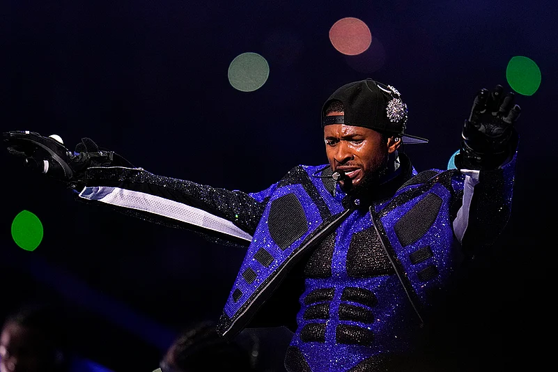 Super Bowl Football: Usher and Alicia Keys