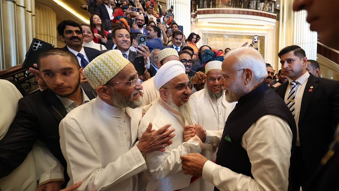 X/@narendramodi : PM Modi with Indian Community in Abu Dhabi |