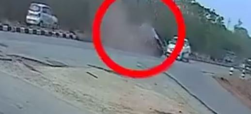 X/@bodlapati_rao : Visual from the car accident in Telangana's Siddipet |