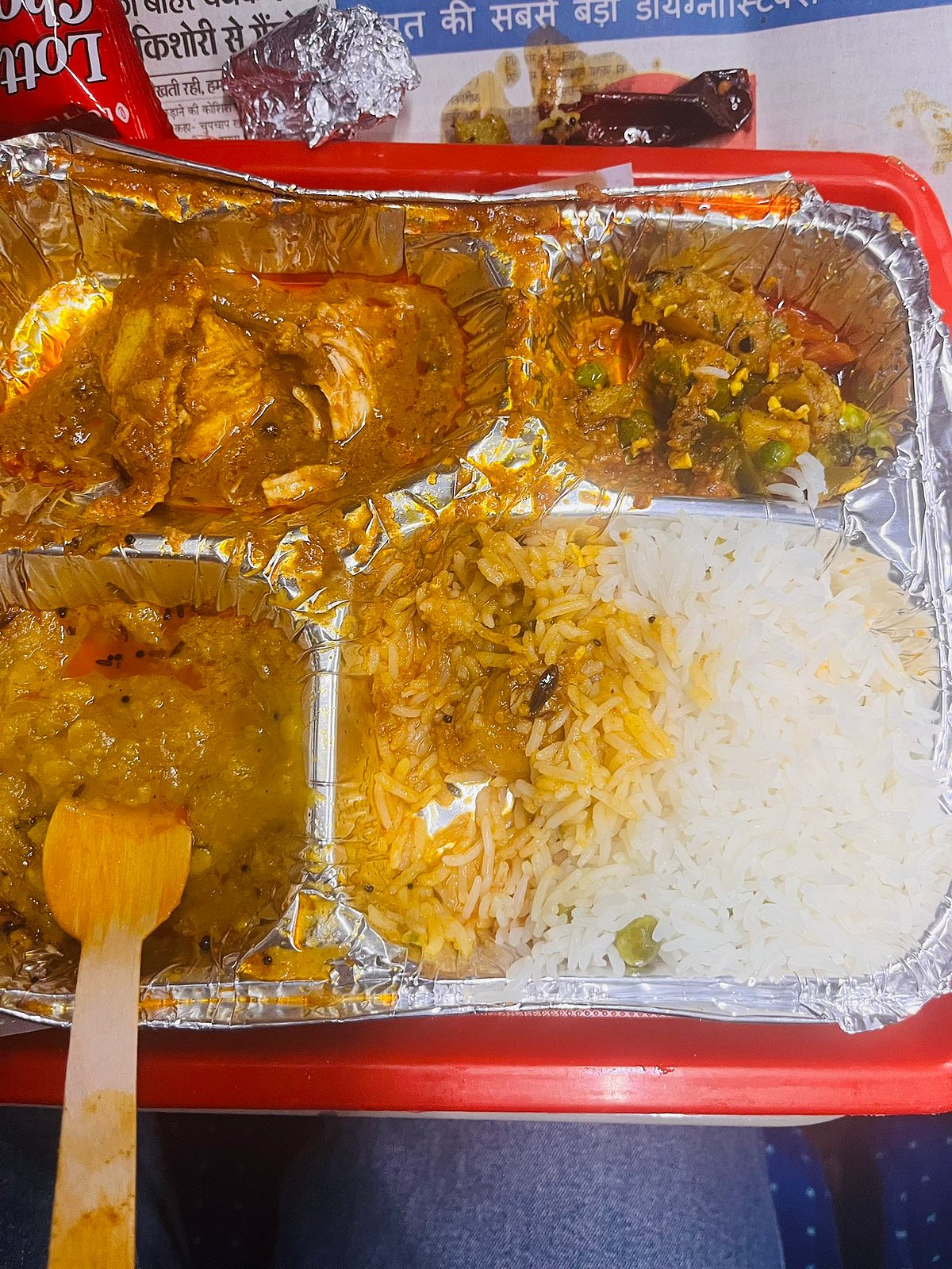 X/@iamdrkeshari : A passenger found a cockroach in the meal served on a Vande Bharat train