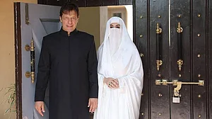 (Source: X/ PTI Official) : Former Pakistan Prime Minister Imran Khan and wife Bushra Bibi