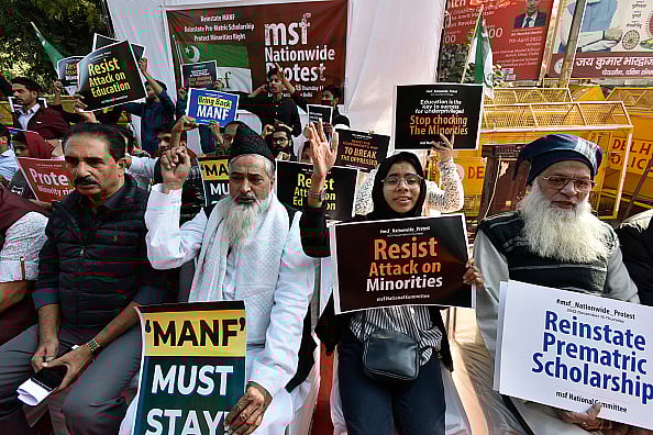 Getty Images : Members of AISA and other Students Unions protest against the Scrapping of Maulana Azad National Fellowship outside the Ministry of Minority Affairs at CGO Complex on December 22, 2022, in New Delhi