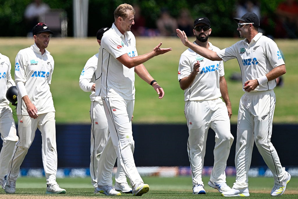 (Photo: Andrew Cornaga/Photosport via AP) : New Zealand Kyle Jamieson, centre, is congratulated by teammate Tim Southee, right, after taking the wicket of Raynard van Tonder on day four of the first cricket test between New Zealand and South Africa at Bay Oval, Mt Maunganui, New Zealand, Wednesday, Feb. 7, 2024. 