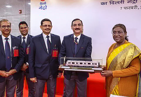 Prez visits Delhi Metro