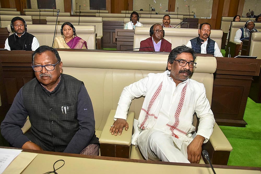 Photo: PTI : Floor test in Jharkhand Assembly