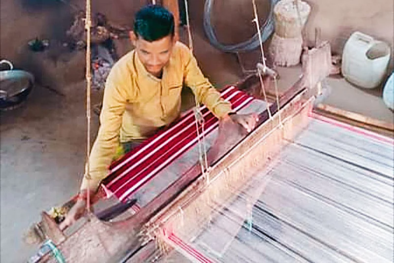 A Jharkhandi weaver