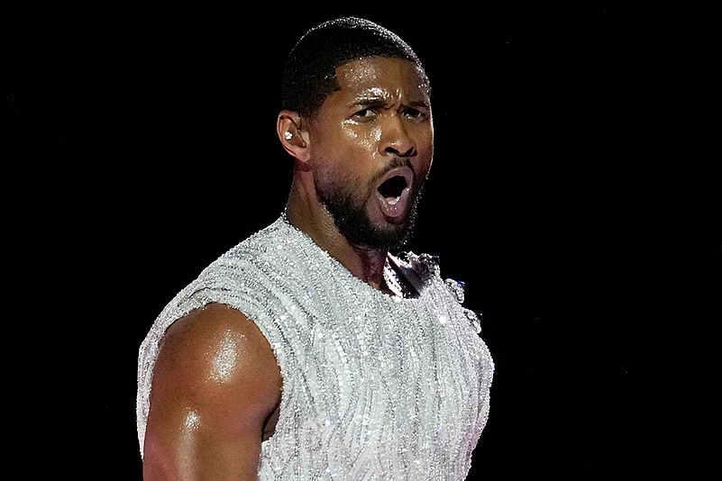 Super Bowl Football: Usher and Alicia Keys