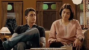 Koimoi : A still from 'Jaane Tu Ya Jaane Na'