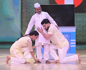 IANS : Shiv Thakare with his Father